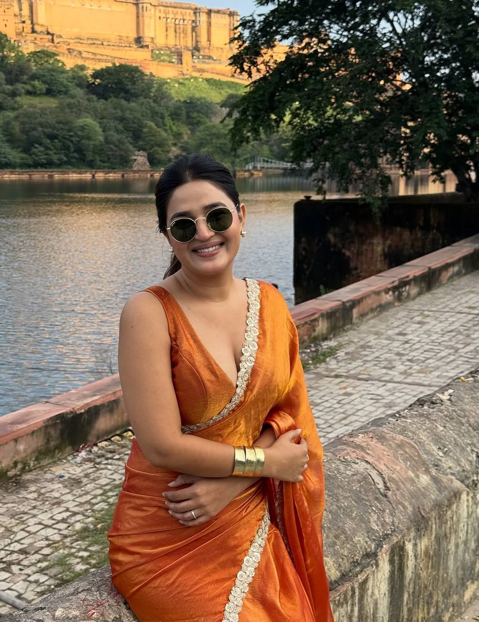 *PRESENT NEW BOLLYWOOD STYLE CELEBRITY SAREE*