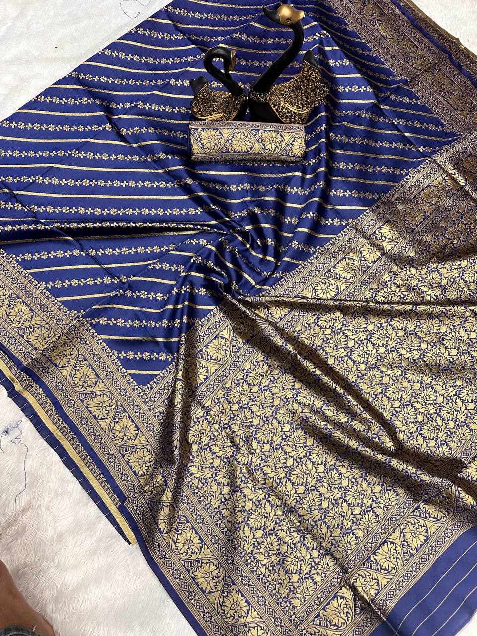 Self Design Banarasi Art Silk Saree  (Blue)