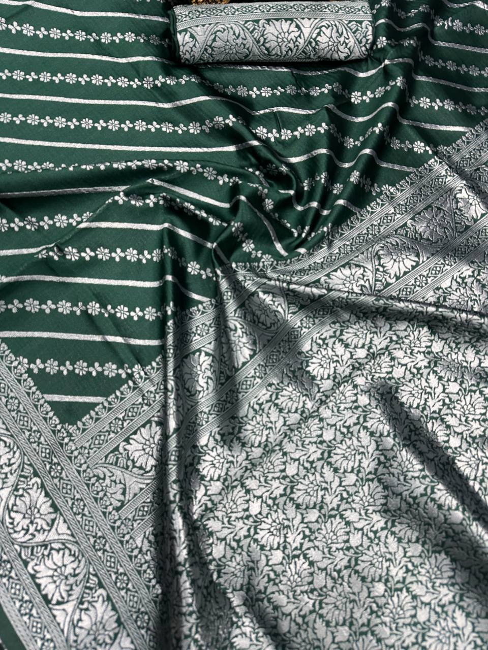 Self Design Banarasi Art Silk Saree (green)