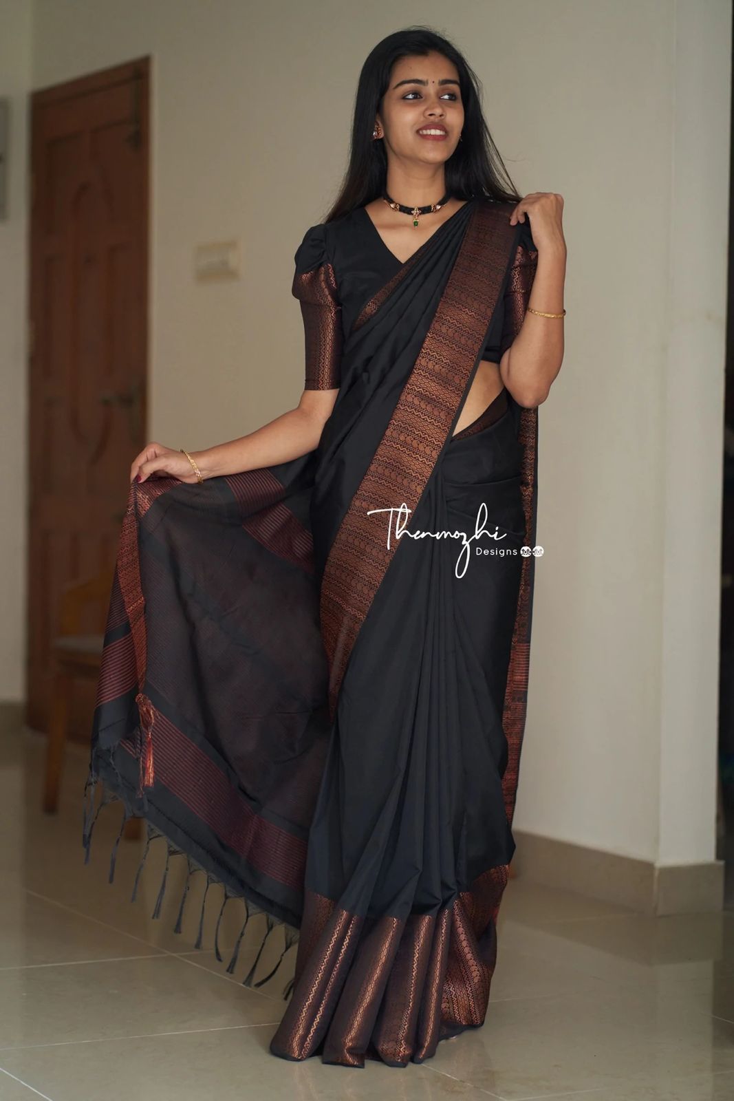 Attractive Kanjivaram Woven Silk Saree With Blouse Piece