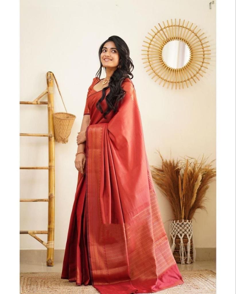 Beautiful Kanjivaram Woven Silk Saree With Blouse Piece