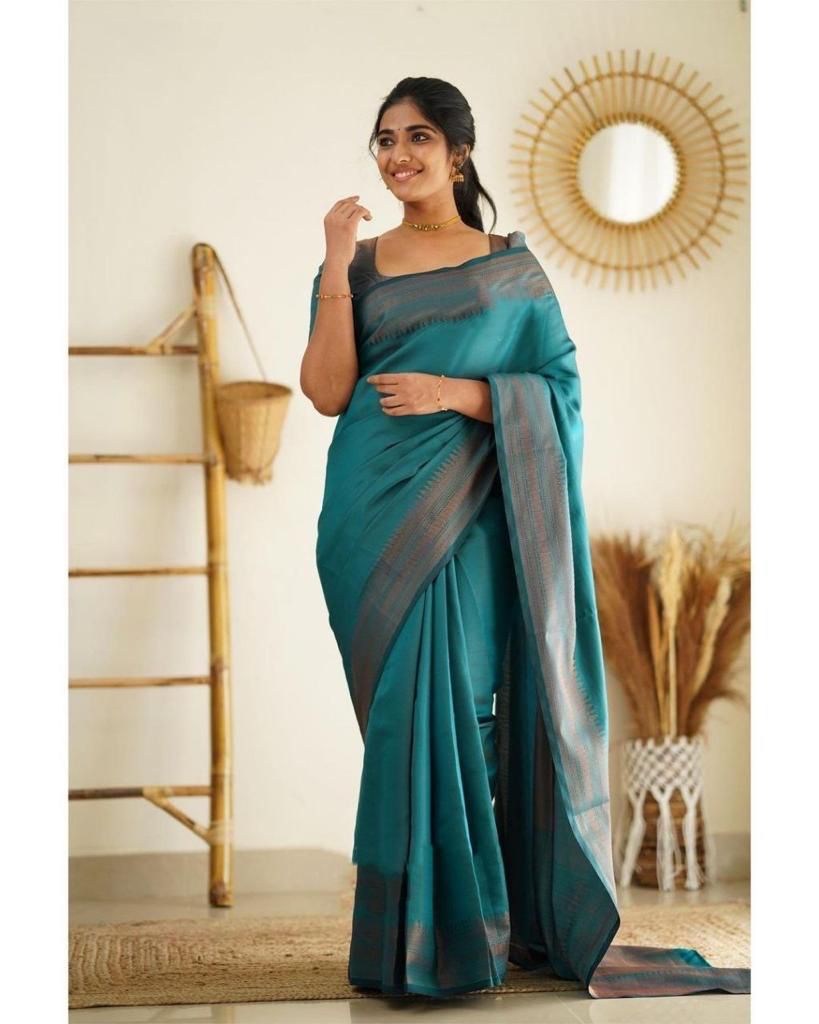 Beautiful Kanjivaram Woven Silk Saree With Blouse Piece