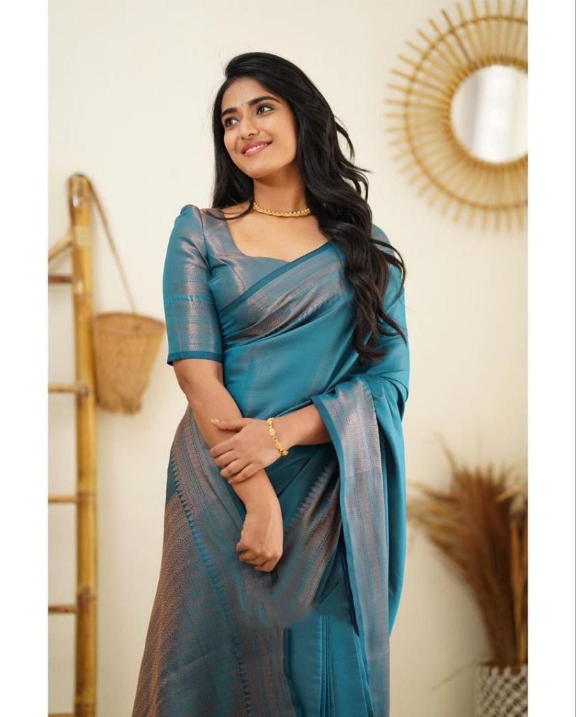 Beautiful Kanjivaram Woven Silk Saree With Blouse Piece