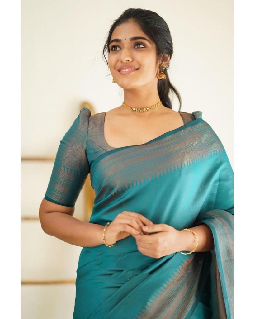 Beautiful Kanjivaram Woven Silk Saree With Blouse Piece