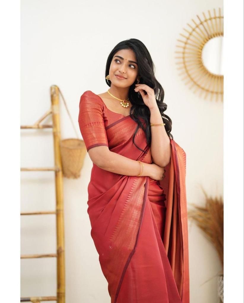 Beautiful Kanjivaram Woven Silk Saree With Blouse Piece