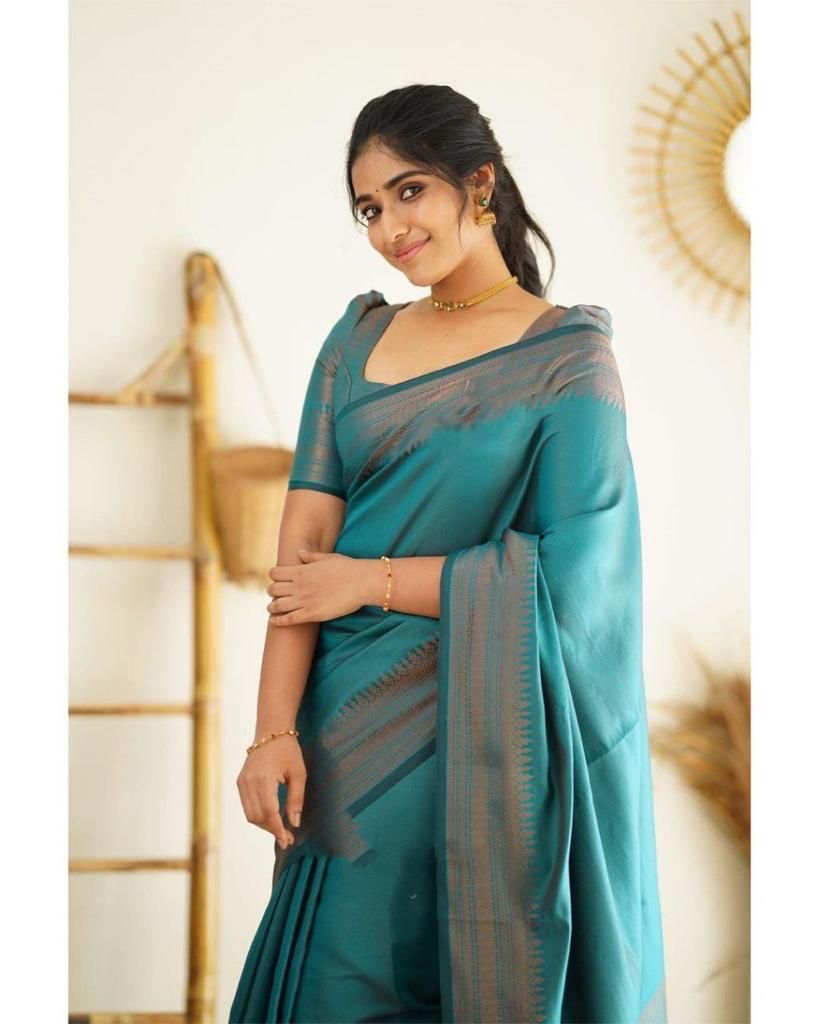 Beautiful Kanjivaram Woven Silk Saree With Blouse Piece