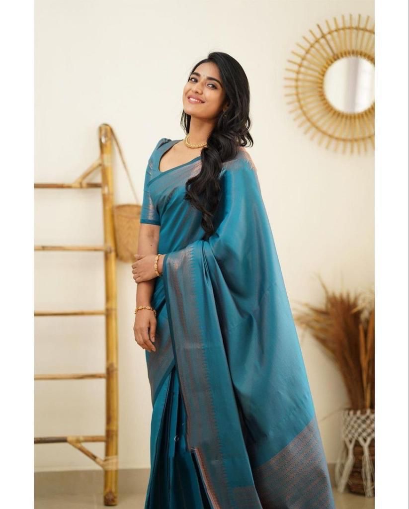 Beautiful Kanjivaram Woven Silk Saree With Blouse Piece
