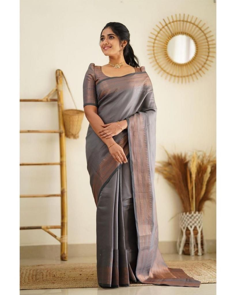 Beautiful Kanjivaram Woven Silk Saree With Blouse Piece