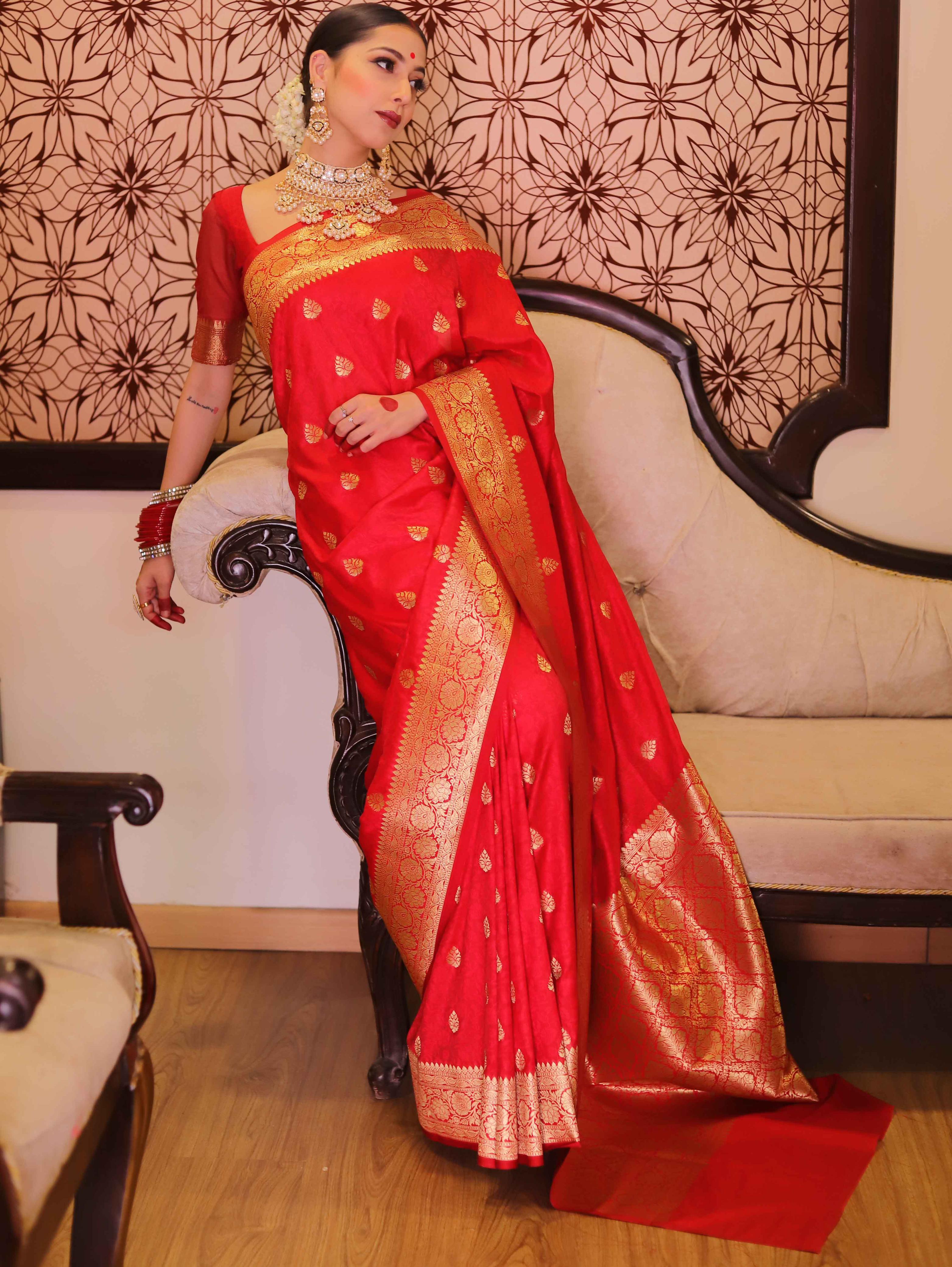 Women Floral Woven Kanjeevaram Saree with Contrast Border