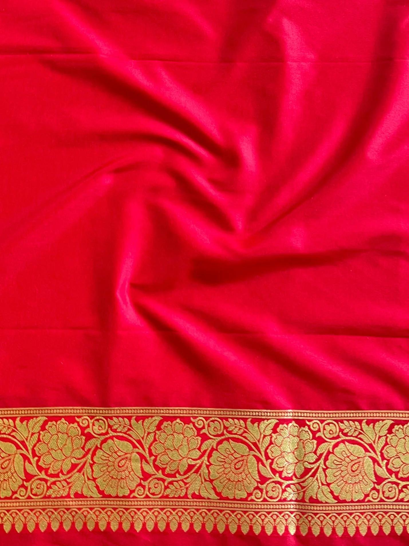 Floral Red&nbsp;Banarasi Saree with Contrast Border