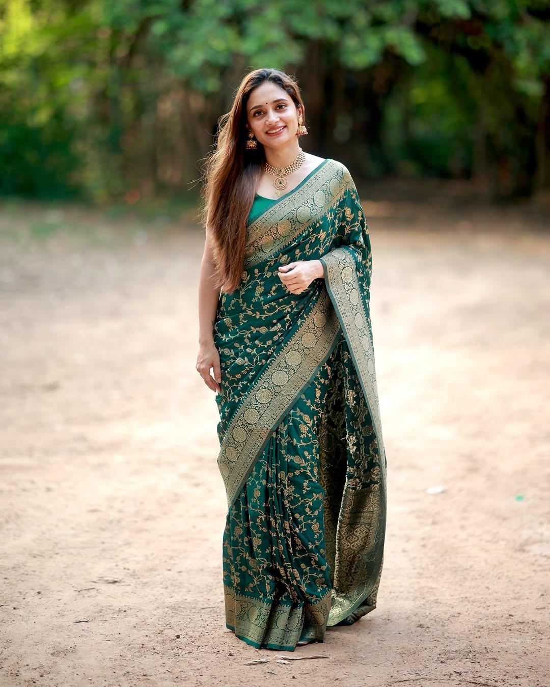 Leaf Green Zariwork Art Silk Saree