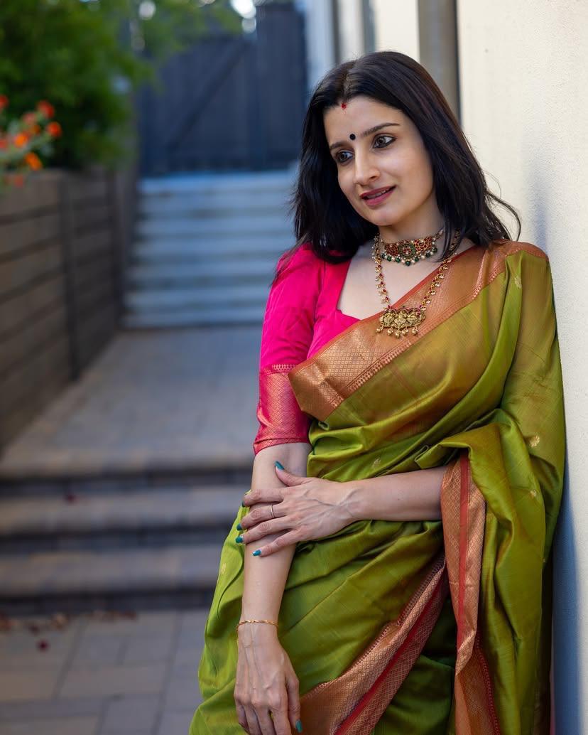 Green Women Saree With Zari Accent