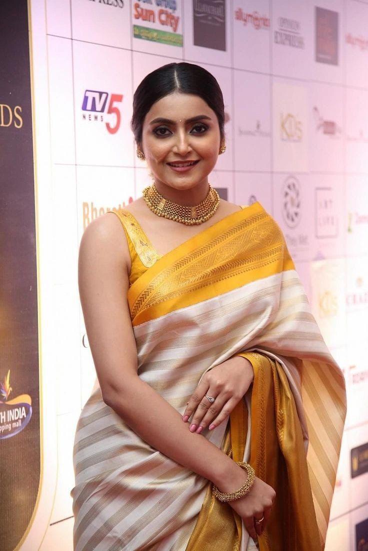 GOLD AND WHITE BEAUTIFUL SAREE