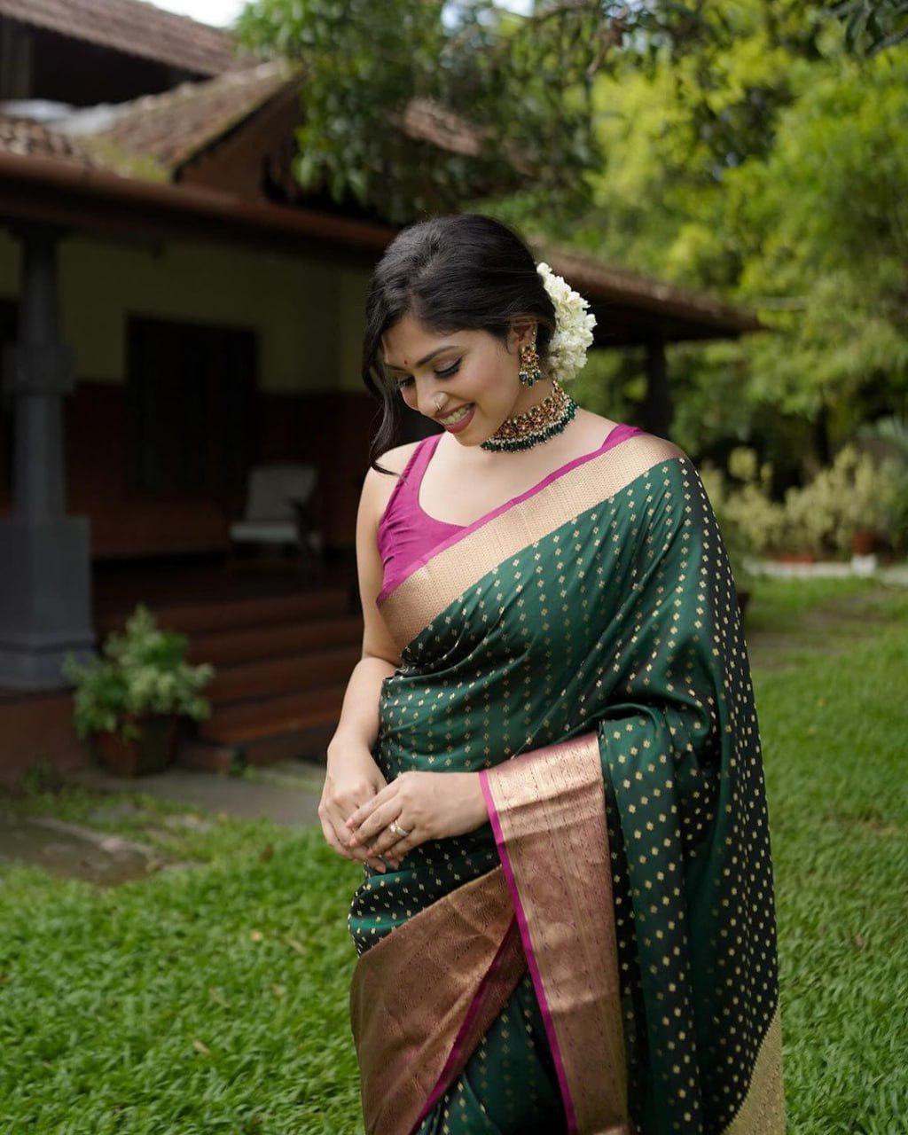 Trendy Jacquard Zari Woven Litchi Silk Traditional Soft Banarasi Saree