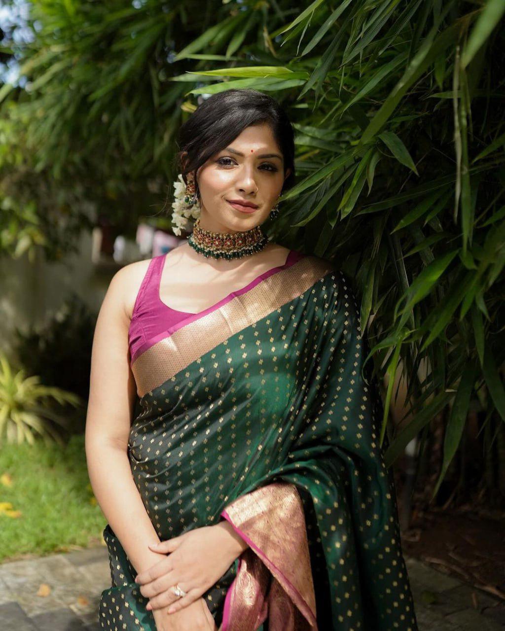 Trendy Jacquard Zari Woven Litchi Silk Traditional Soft Banarasi Saree