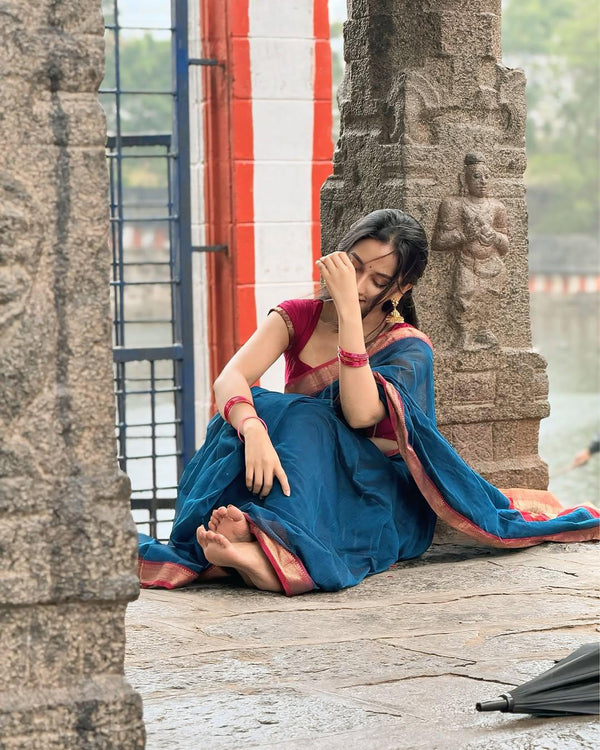 Dazzling Blue Soft Silk Saree With Flattering Blouse Piece