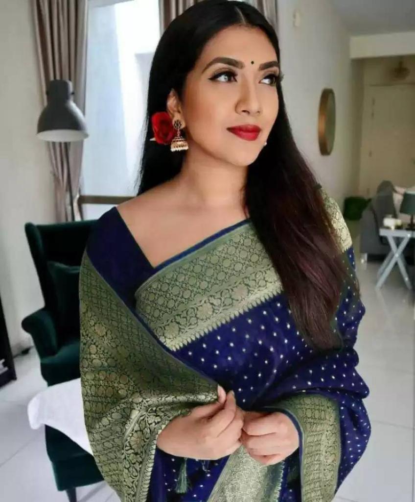 Women's Kanjivaram SoftS Silk Saree With Blouse Piece
