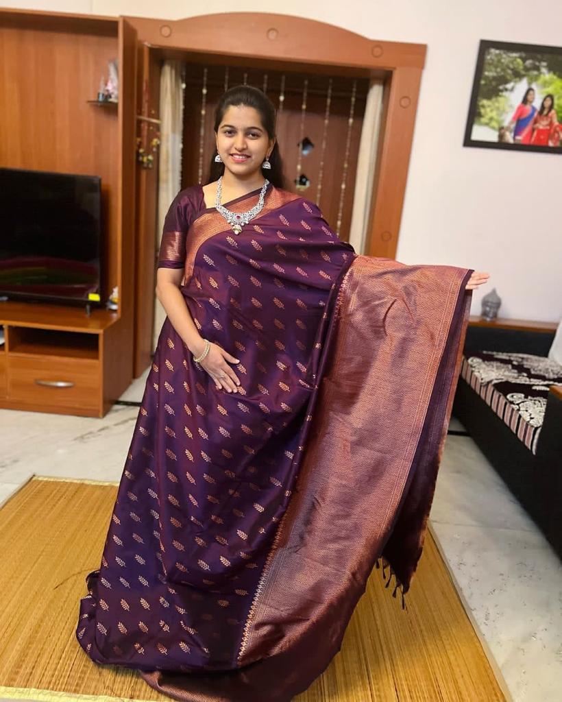 Wine Colour Kanjivaram Woven Silk Saree With Blouse Piece