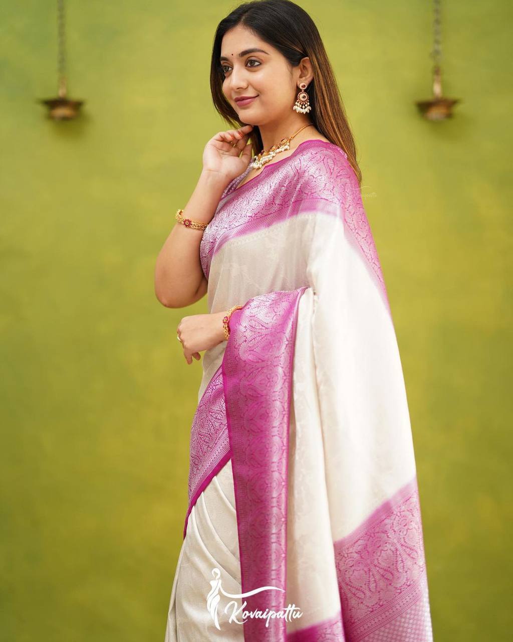 Pink Banarasi Silk Saree with Contrast Border