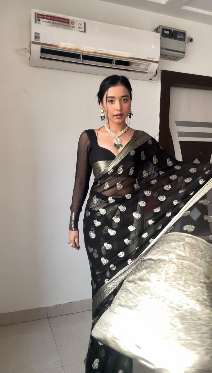 Black Colour 1-Min Jacquard Ready To Wear Saree With Blouse Piece