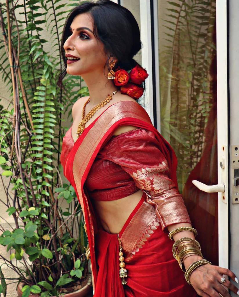 Red Colour Banarasi Litchi Silk Saree With Blouse Piece