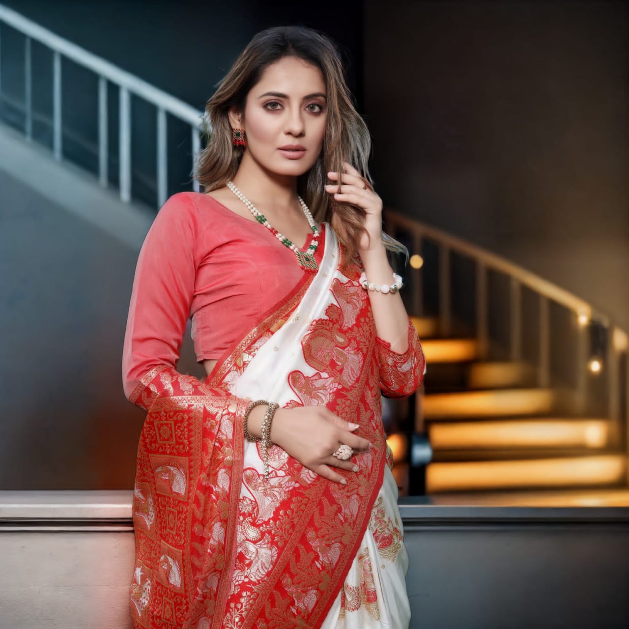 White and Red Color Banarasi Litchi Silk Saree With Blouse Piece