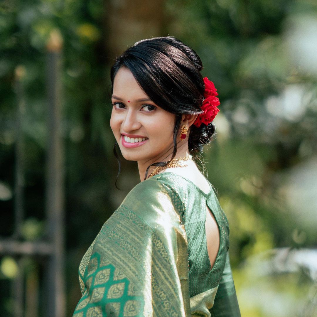 Dark Green Colour Banarasi Litchi Silk Saree With Blouse Piece