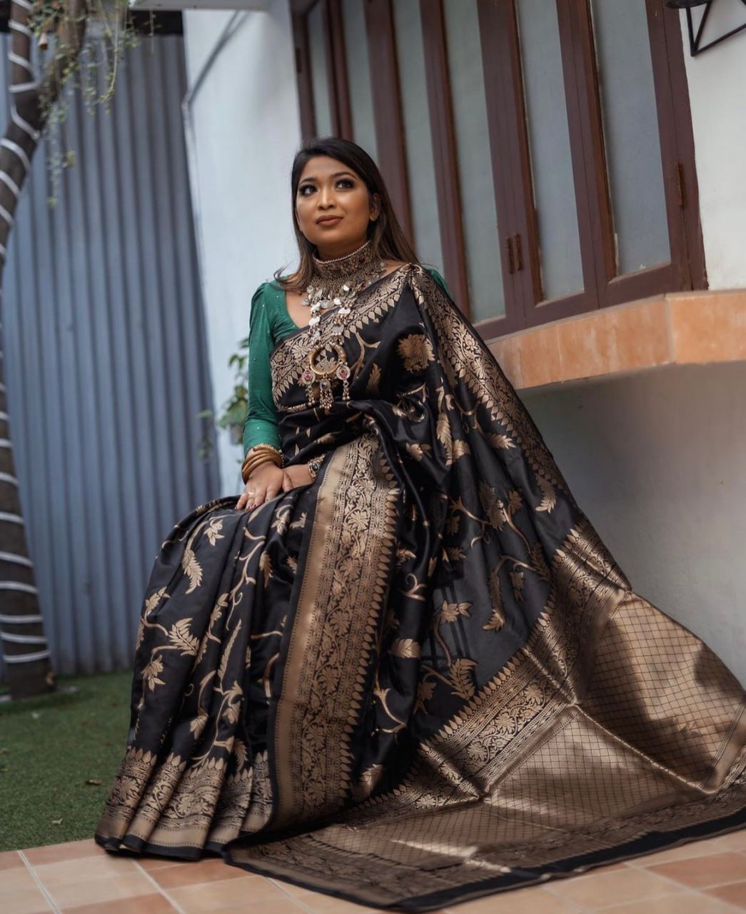 Black Colour Banarasi Litchi Silk Saree With Blouse Piece