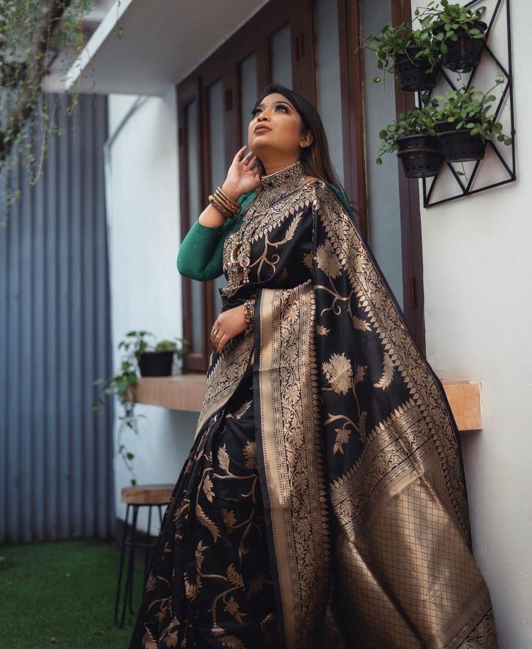 Black Colour Banarasi Litchi Silk Saree With Blouse Piece