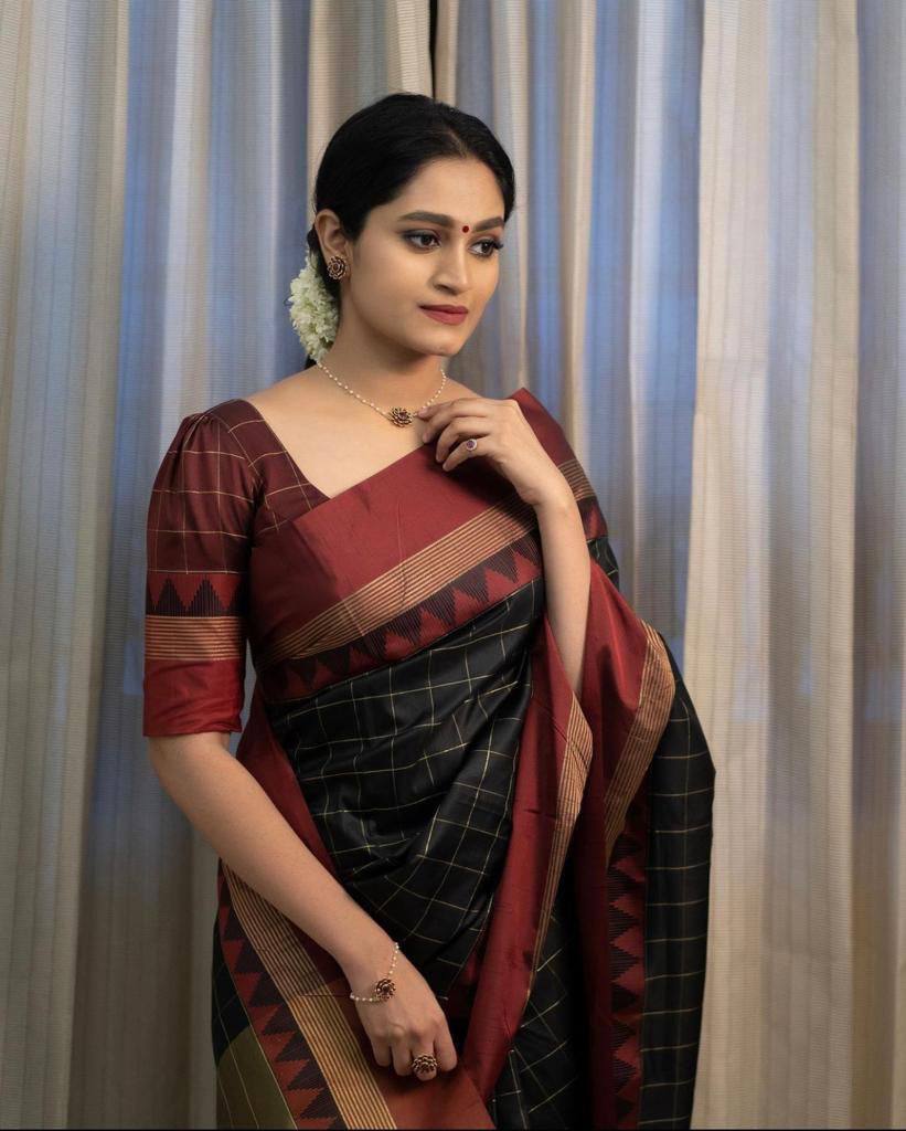 Black and Maroon Colour Kanjivaram Woven Silk Saree With Blouse Piece